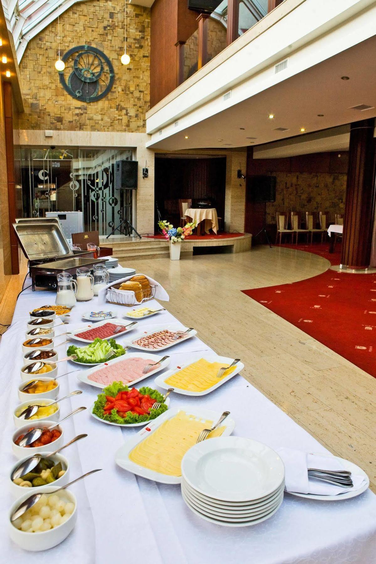 Praha Park Hotel Uzjhorod Exteriör bild
